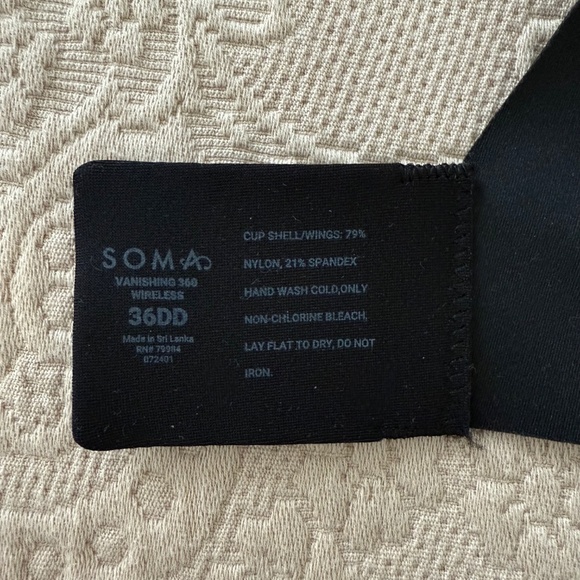 Black "Vanishing 360" Wireless Bra -- still in packaging - Picture 9 of 9